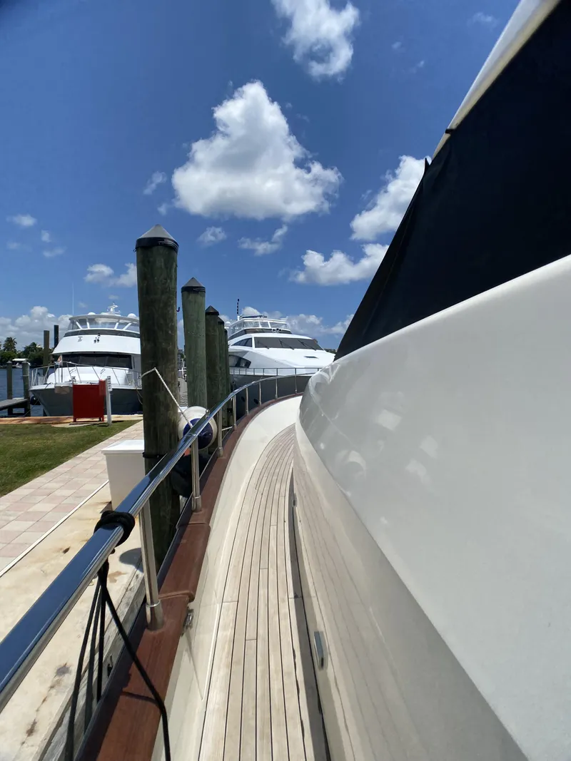 Slide: The Image of Azimut 85 Ultimate 1999 - 99