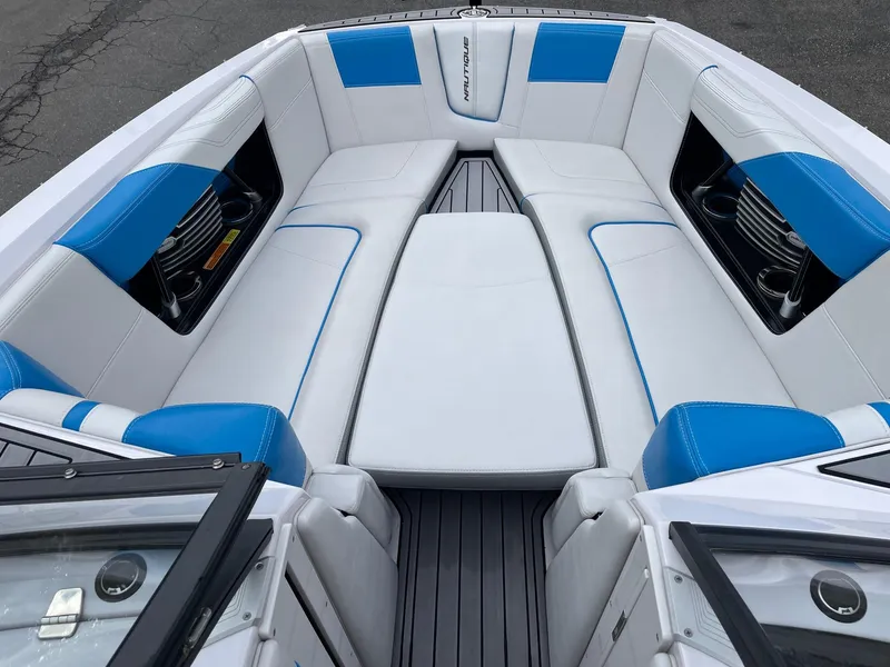 Slide: The Image of Interior view of 2015 Nautique Super Air Nautique G25 boat with blue and white seating. - 11