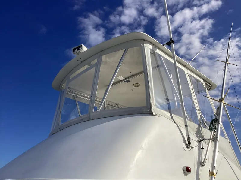 Slide: The Image of 2006 Henriques 35 Flybridge boat against a clear blue sky. - 18