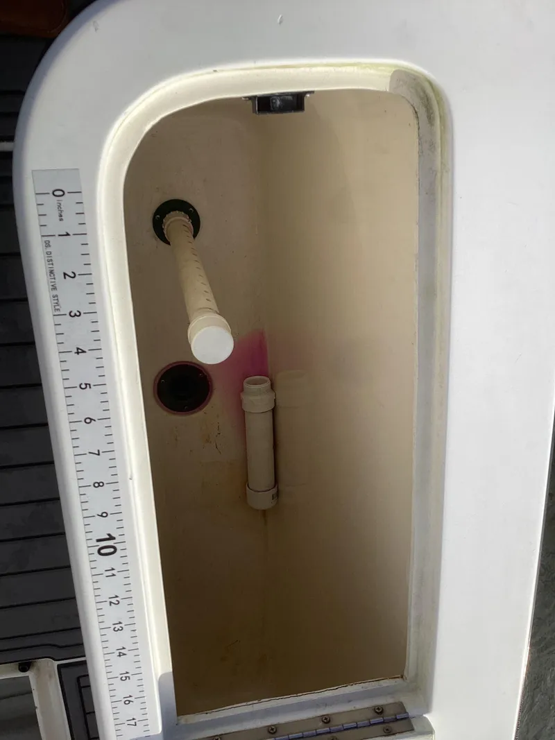 Slide: The Image of Henriques 35 Flybridge 2006 boat compartment with ruler for measurement. - 22