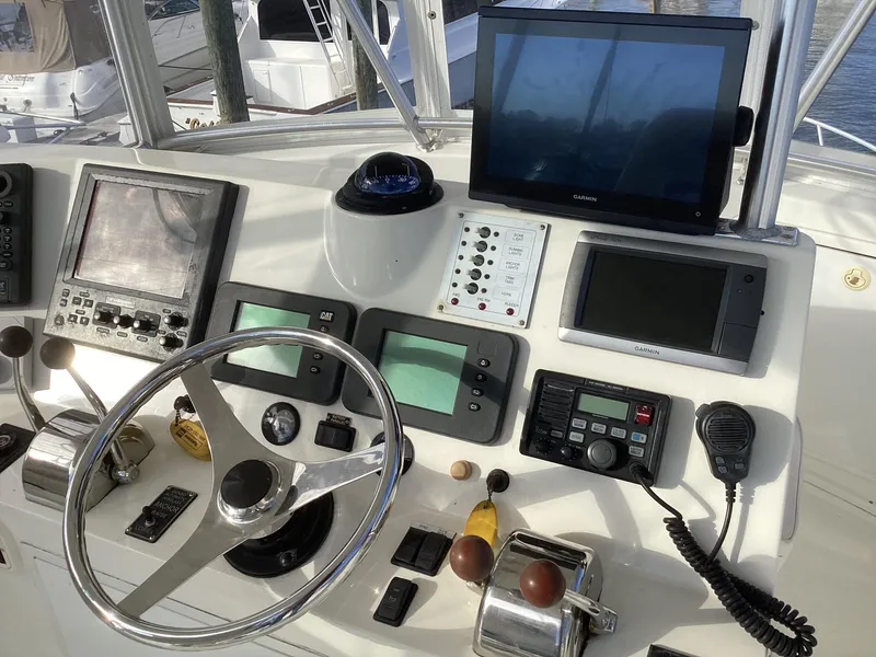 Slide: The Image of Helm of 2006 Henriques 35 Flybridge with navigation equipment and controls. - 28