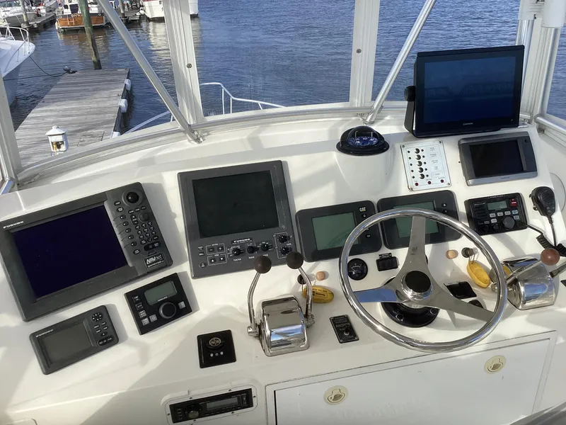 Slide: The Image of Helm of 2006 Henriques 35 Flybridge with navigation equipment and steering wheel. - 30
