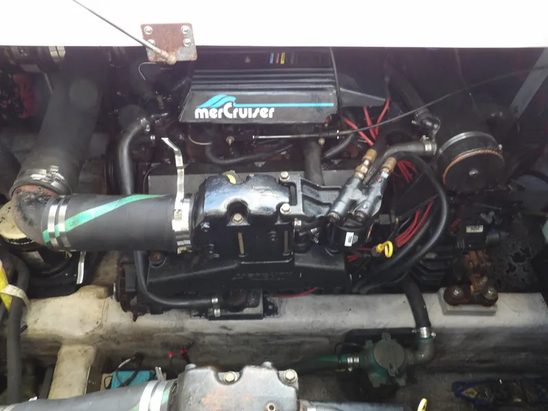 Slide: The Image of MerCruiser engine in a 1998 Wellcraft Martinique 3600 boat, detailed view. - 40