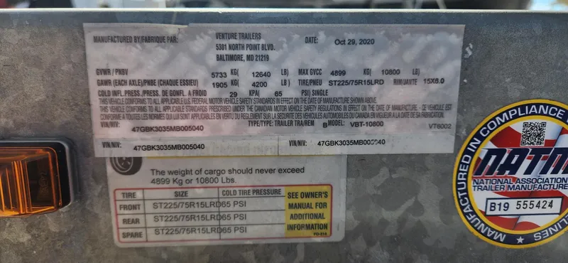 Slide: The Image of Label on a 2013 Chris-Craft Catalina 29 Sun Tender with specifications and compliance details. - 20