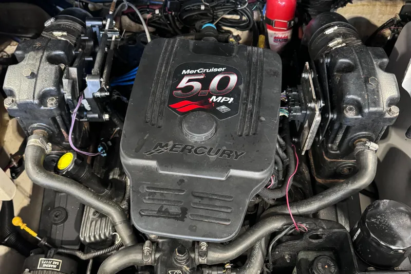 Slide: The Image of MerCruiser 5.0 MPI engine in 2005 Sea Ray 220 Sundeck boat. - 7