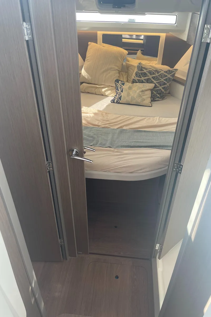 Slide: The Image of Side-Power control panel on 2026 Jeanneau NC 895 Series 2 boat dashboard. - 17