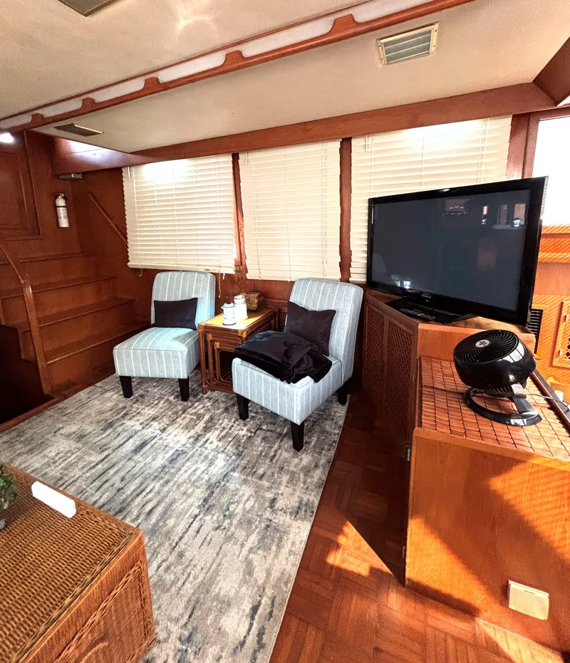 Slide: The Image of Interior of 1988 Marine Trader Tradewinds 43 Motor Yacht with cozy seating and TV. - 30