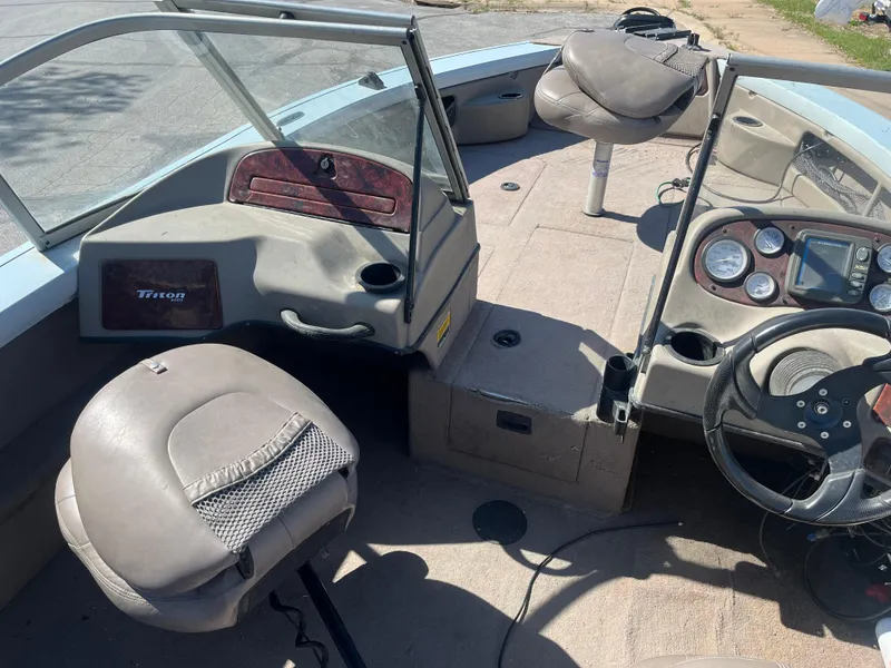 Slide: The Image of 2005 Triton DV186 MAGNUM - 5