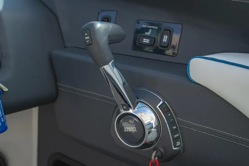 Slide: The Image of Volvo Penta throttle control on 2022 Regal 2800 Bowrider boat dashboard. - 24