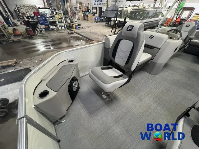 Slide: The Image of Princecraft 21 Sportfisher 2-S Pontoon & Mercury 4-Stroke EFI 2025 - 10