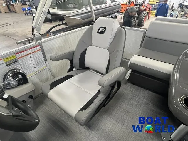 Slide: The Image of Princecraft 21 Sportfisher 2-S Pontoon & Mercury 4-Stroke EFI 2025 - 18