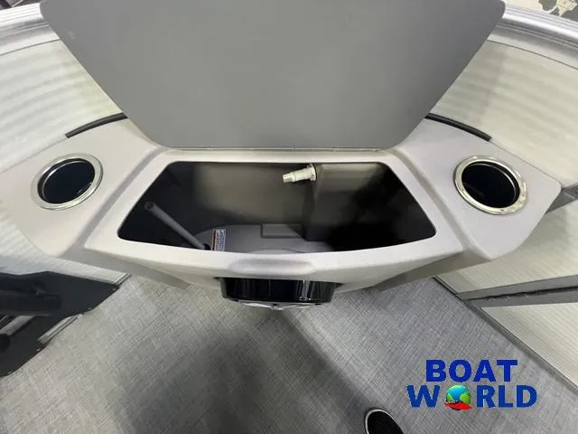 Slide: The Image of Princecraft 21 Sportfisher 2-S Pontoon & Mercury 4-Stroke EFI 2025 - 27