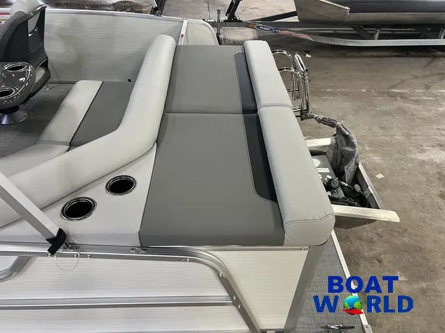 Slide: The Image of Princecraft 21 Sportfisher 2-S Pontoon & Mercury 4-Stroke EFI 2025 - 6