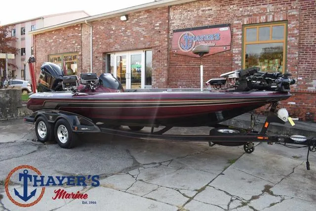 Slide: The Image of 2010 Skeeter ZX225 bass boat at Thayer's Marine dealership. - 49