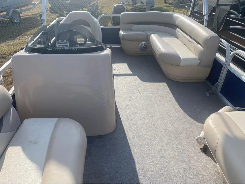 Slide: The Image of Sun Tracker Party Barge 18 DLX 2015 - 10