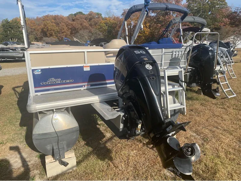 Slide: The Image of Sun Tracker Party Barge 18 DLX 2015 - 11