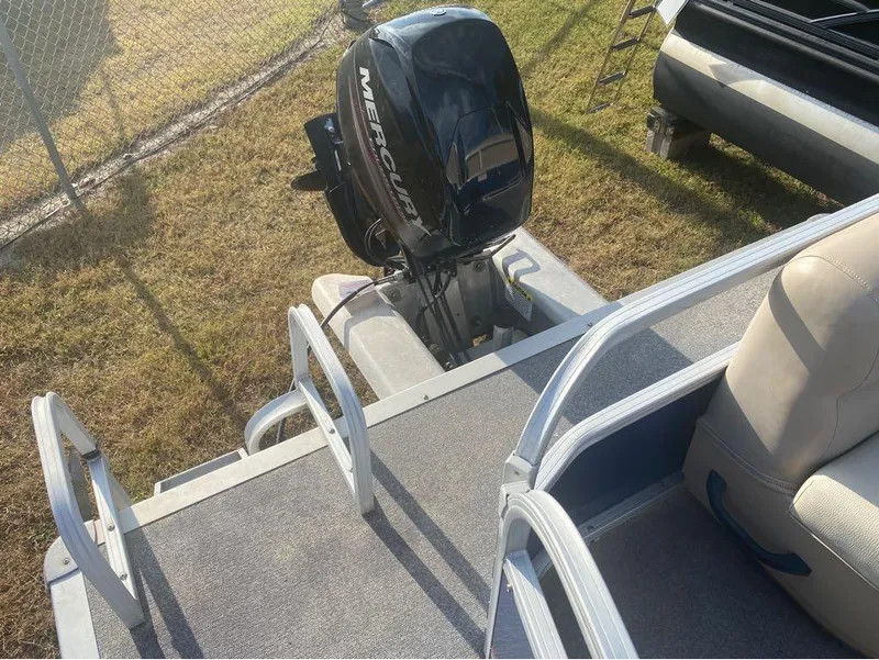 Slide: The Image of Sun Tracker Party Barge 18 DLX 2015 - 3