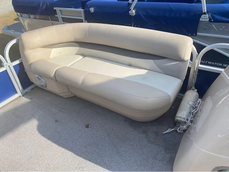 Slide: The Image of Sun Tracker Party Barge 18 DLX 2015 - 4