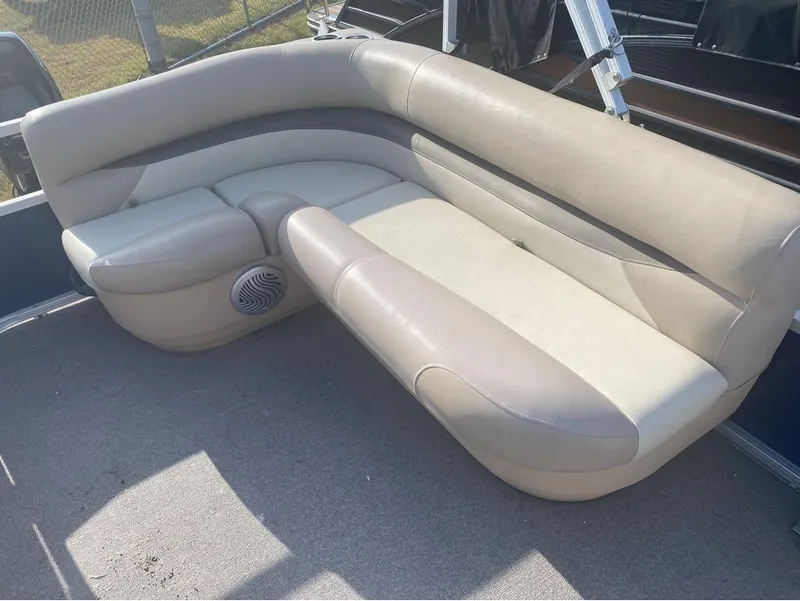 Slide: The Image of Sun Tracker Party Barge 18 DLX 2015 - 6