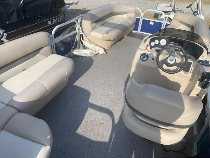 Slide: The Image of Sun Tracker Party Barge 18 DLX 2015 - 8