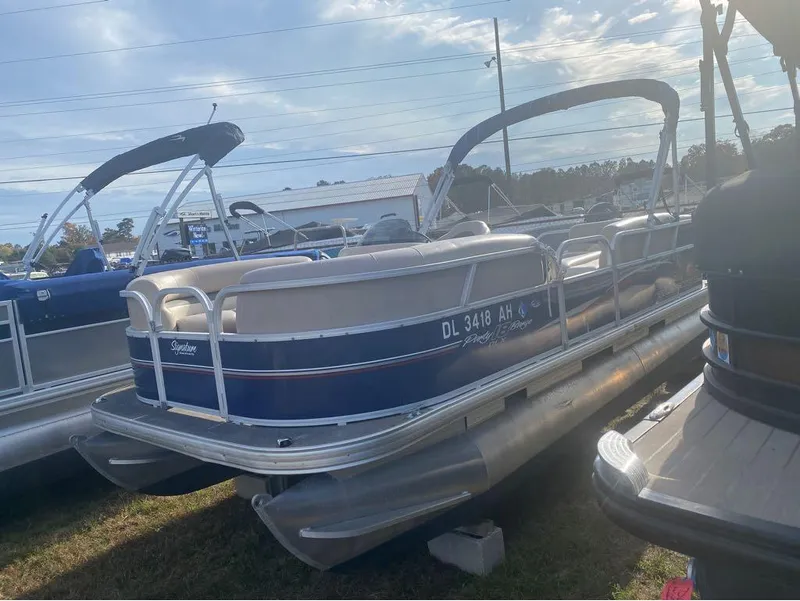 Slide: The Image of Sun Tracker Party Barge 18 DLX 2015 - 9