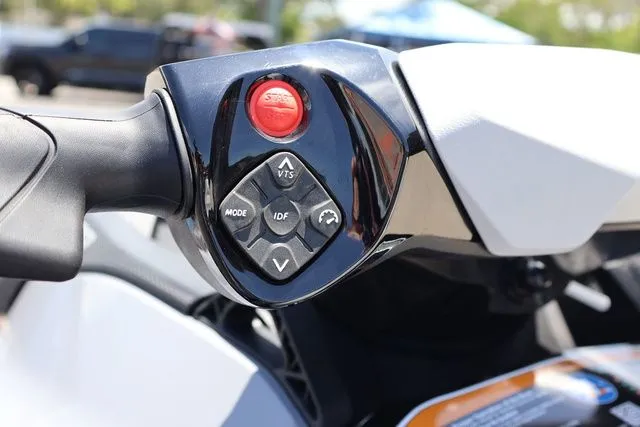 Slide: The Image of Sea-Doo GTI SE 170 2025 - 14