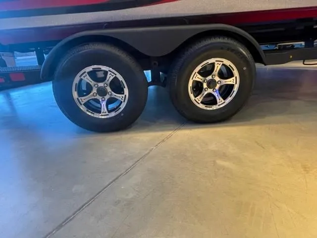 Slide: The Image of 2025 Nitro ZV19 trailer with dual wheels on concrete floor. - 3