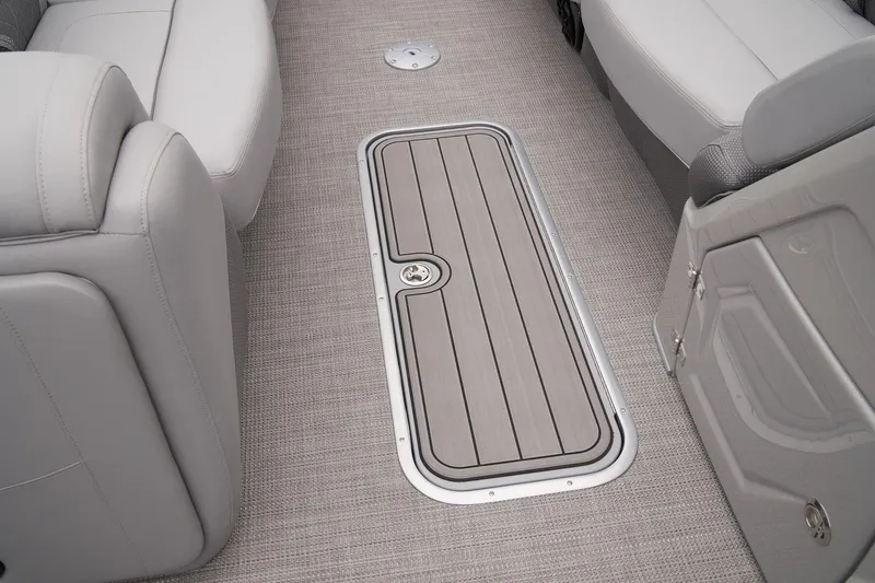 Slide: The Image of Regency 250 LE3 Sport 2025 - 29