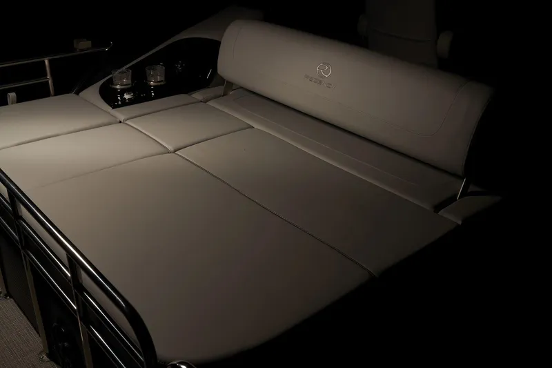 Slide: The Image of Regency 250 LE3 Sport 2025 - 57