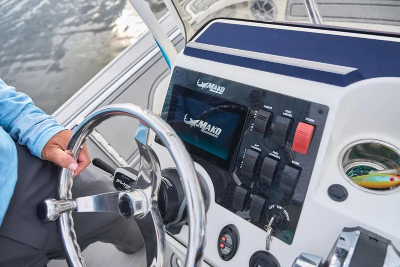 Slide: The Image of Mako Mako 18 Pro Skiff Patriot Edition 2025 - 71