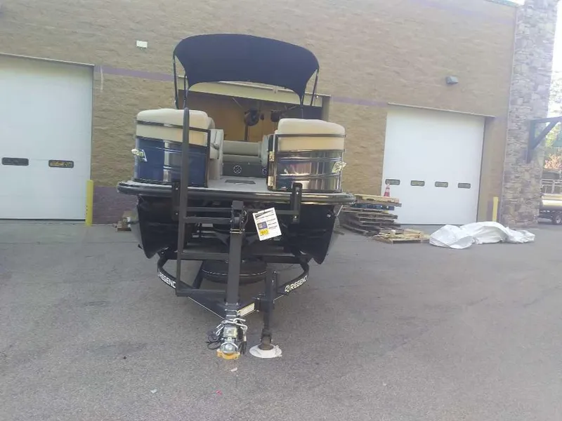 Slide: The Image of Regency 250 DL3 2025 - 61