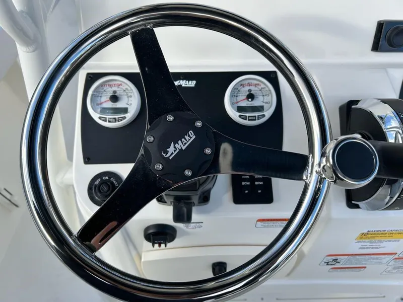 Slide: The Image of Mako 214 Center Console 2025 - 108