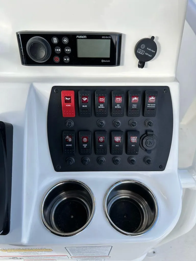 Slide: The Image of Mako 214 Center Console 2025 - 109