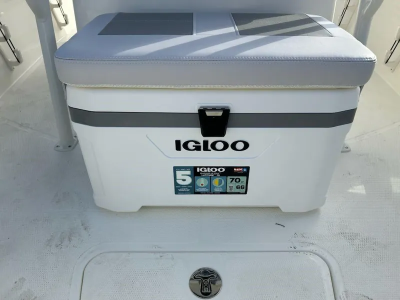 Slide: The Image of Mako 214 Center Console 2025 - 111