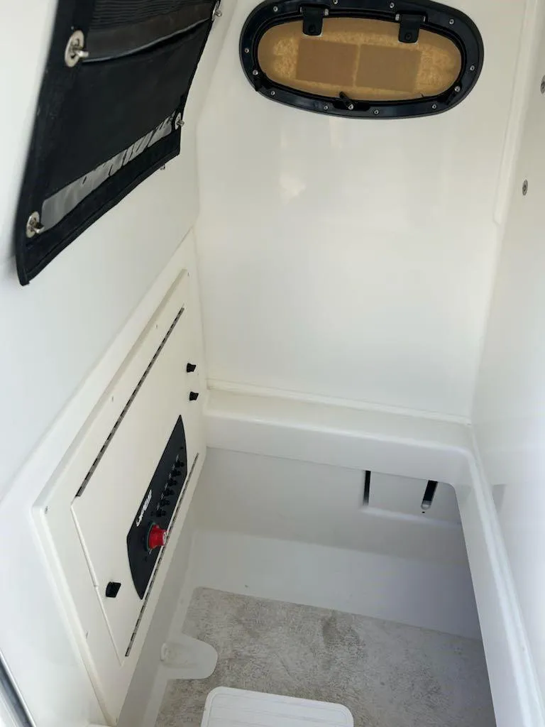 Slide: The Image of Mako 214 Center Console 2025 - 113