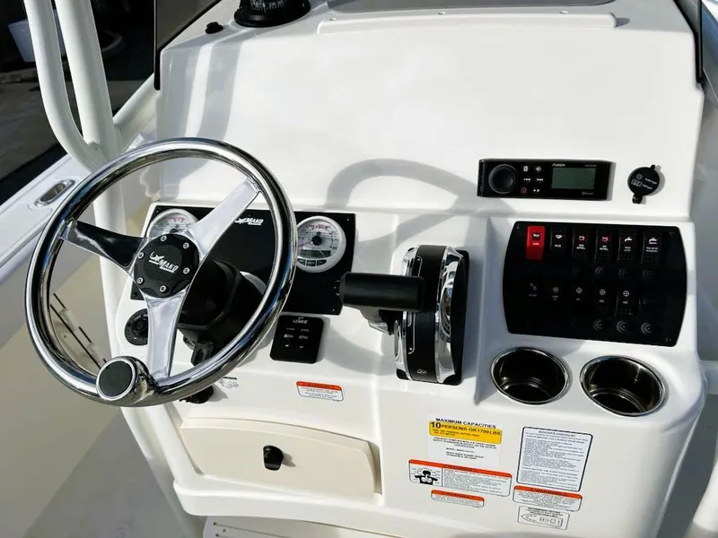 Slide: The Image of Mako 214 Center Console 2025 - 116