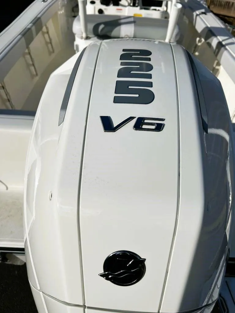 Slide: The Image of Mako 214 Center Console 2025 - 118