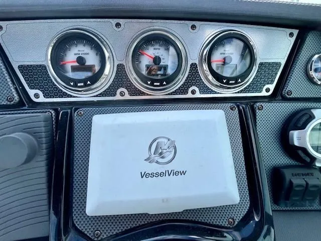 Slide: The Image of Dashboard of 2016 Cruisers Sport Series 328CX with VesselView display and gauges. - 20