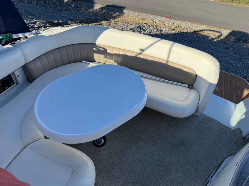 Slide: The Image of Four Winns 288 Vista 2005 - 15