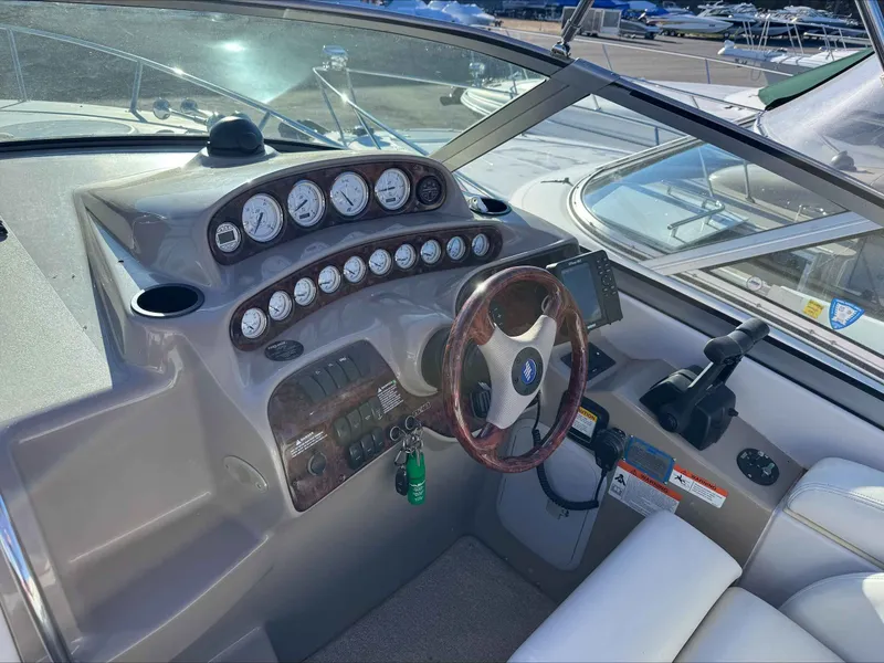 Slide: The Image of Four Winns 288 Vista 2005 - 16