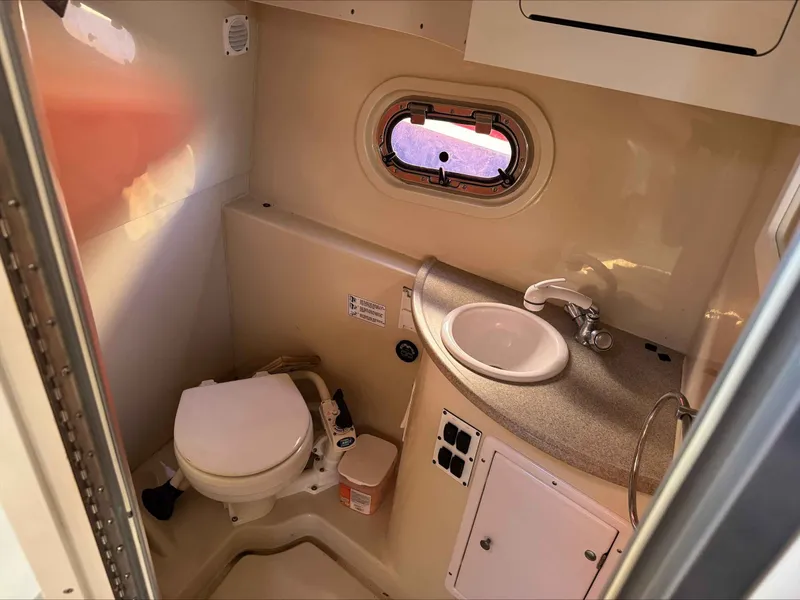 Slide: The Image of Four Winns 288 Vista 2005 - 29