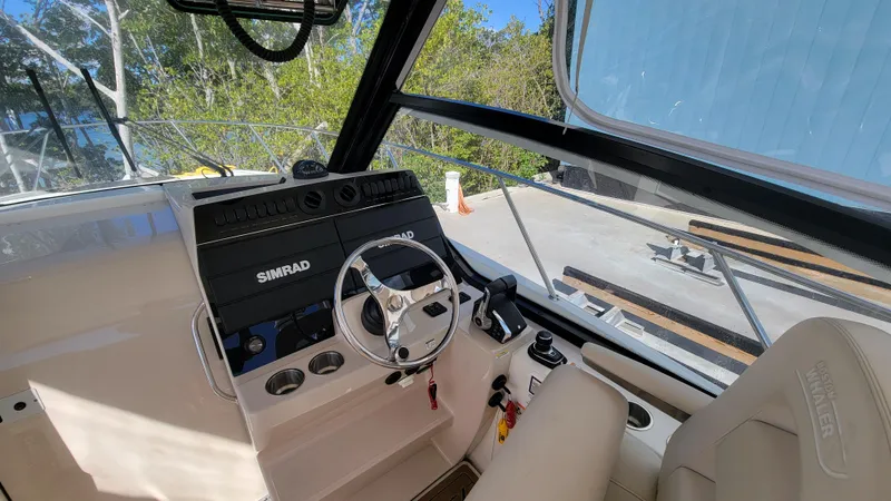 Slide: The Image of Boston Whaler 325 Conquest 2023 - 65
