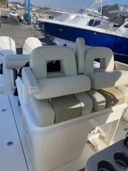 Slide: The Image of Boston Whaler 280 Outrage 2020 - 10