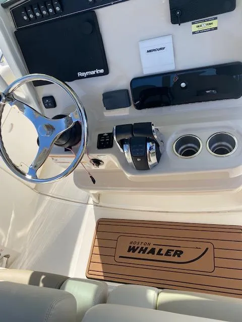 Slide: The Image of Boston Whaler 280 Outrage 2020 - 11
