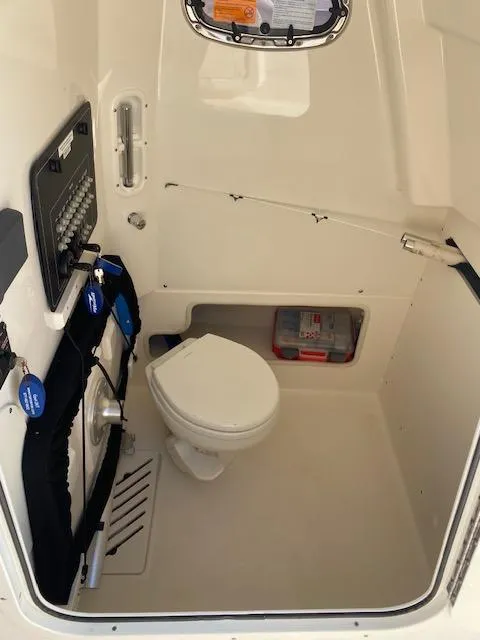 Slide: The Image of Boston Whaler 280 Outrage 2020 - 16