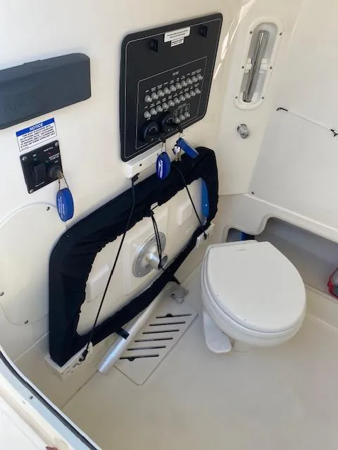 Slide: The Image of Boston Whaler 280 Outrage 2020 - 17