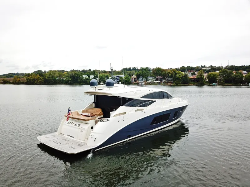 Slide: The Image of 2016 Sea Ray L650 yacht cruising on a calm lake. - 5
