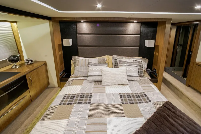 Slide: The Image of Sea Ray L650 2016 - 50