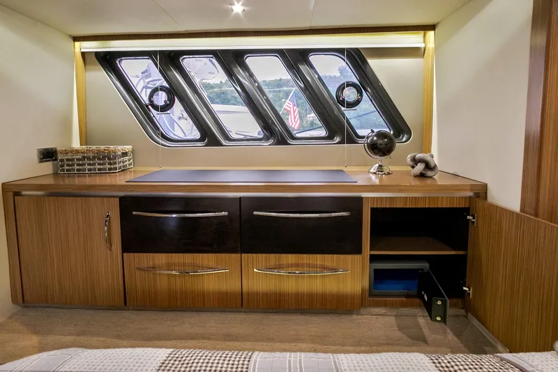 Slide: The Image of Sea Ray L650 2016 - 53