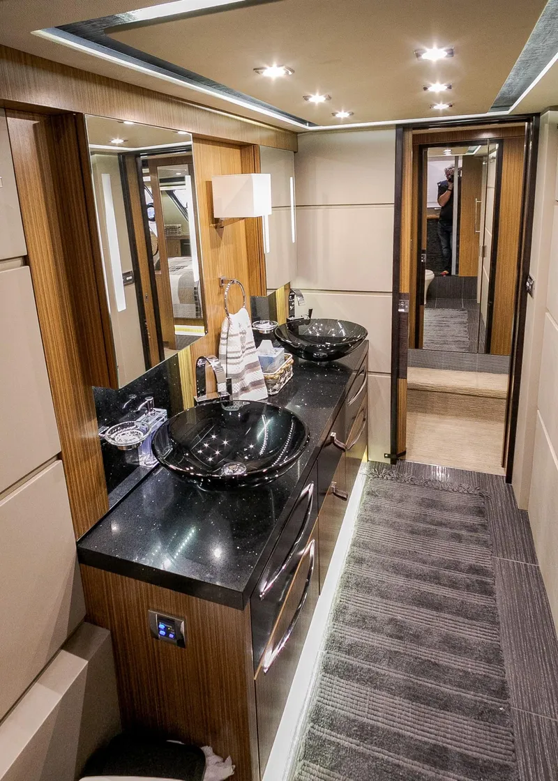 Slide: The Image of Sea Ray L650 2016 - 54